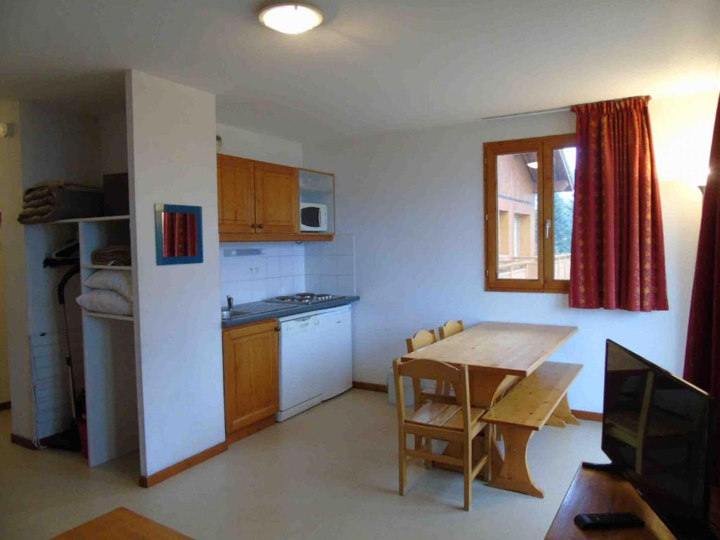 Appartement Appartement Valfréjus, 3 pièces, 6 personnes - FR-1-561-67 Batiment Gentiane 76 Rue du Petit Arrondaz Station de Valfrejus 73500 Modane