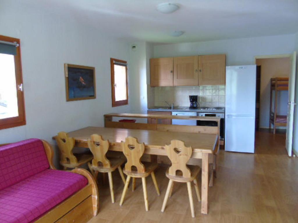 Appartement Appartement Valfréjus, 3 pièces, 8 personnes - FR-1-561-95 Batiment Les Busseroles 563 rue du Cheval Blanc Station de Valfrejus 73500 Modane