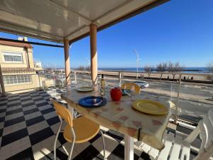 Appartement Appartement Valras-Plage, 4 pièces, 6 personnes - FR-1-701-59 120 BOULEVARD JEAN MOULIN AU 1ER ÉTAGE 34350 Valras-Plage Languedoc-Roussillon