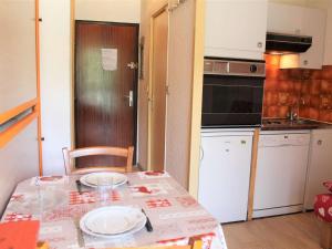 Appartement Vars, 1 pièce, 2 personnes - FR-1-330B-86