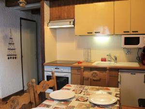 Appartement Appartement Vars, 2 pièces, 6 personnes - FR-1-330B-203 Cours Brayer RESIDENCE NEIGE ET SOLEIL N°8 RDC 05560 Vars Provence-Alpes-Côte d\'Azur