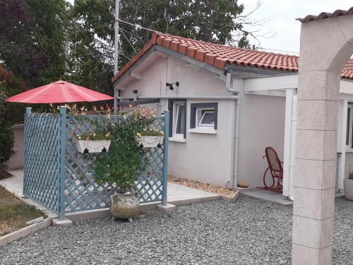 Appartement Vendat, 1 pièce, 2 personnes - FR-1-489-230