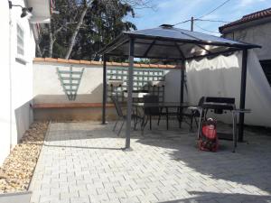 Appartement Vendat, 1 pièce, 2 personnes - FR-1-489-230