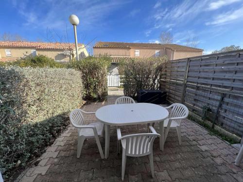 Appartement Vendres, 2 pièces, 4 personnes - FR-1-701-30
