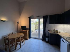 Appartement Appartement Vendres, 2 pièces, 4 personnes - FR-1-701-30 AVENUE DE LA MEDITERRANNÉE PAVILLON 30 34350 Vendres Languedoc-Roussillon