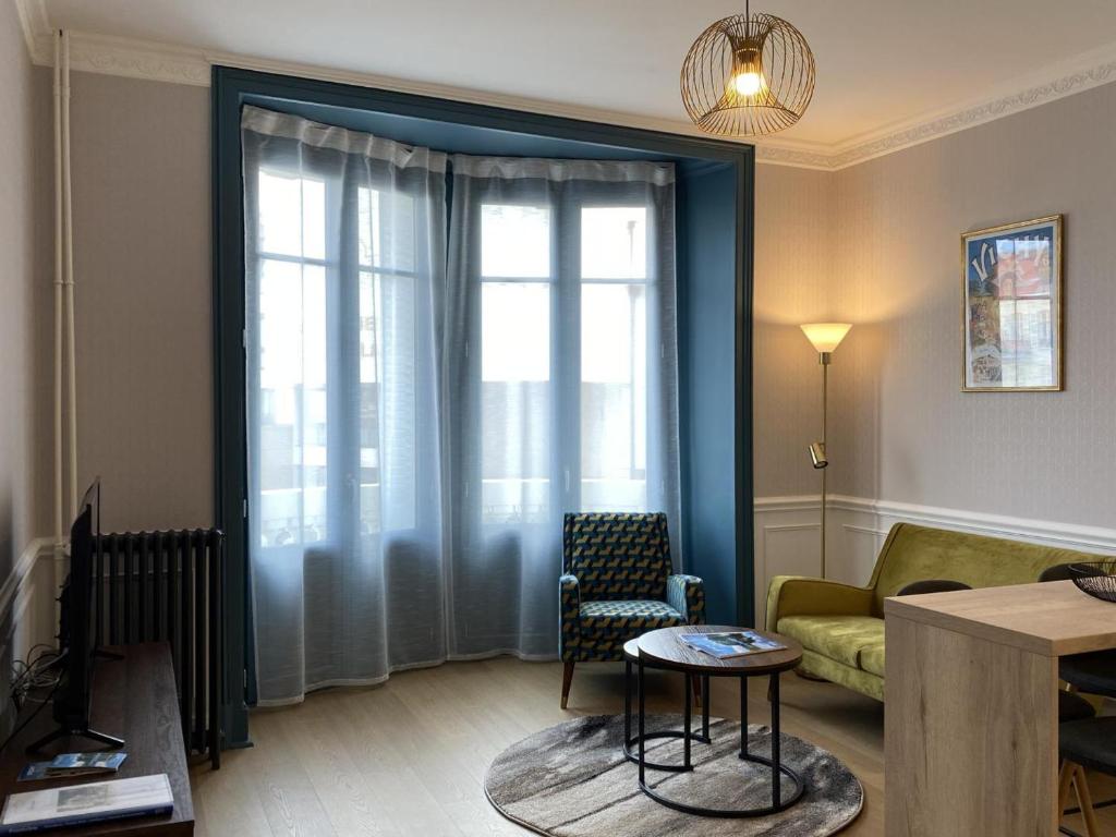 Appartement Appartement Vichy, 2 pièces, 2 personnes - FR-1-489-366 1 Place de la Victoire 03200 Vichy