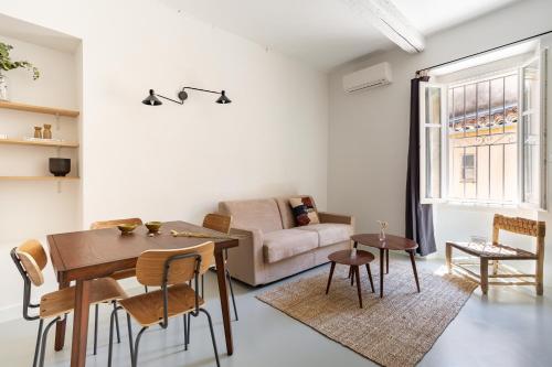 Appartement Vieil Antibes, 5mn à pied de la plage avec parking