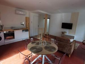 Appartement Villeneuve-lès-Avignon, 2 pièces, 2 personnes - FR-1-698-6