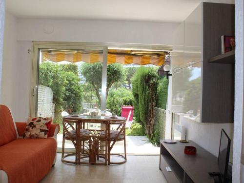 Appartement Villeneuve-Loubet, 1 pièce, 2 personnes - FR-1-252A-49