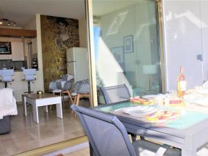 Appartement Villeneuve-Loubet, 1 pièce, 2 personnes - FR-1-252A-65