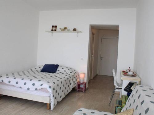 Appartement Villeneuve-Loubet, 1 pièce, 2 personnes - FR-1-252A-8