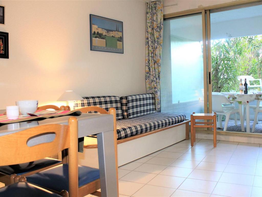 Appartement Villeneuve-Loubet, 3 pièces, 6 personnes - FR-1-252A-73 APPARTEMENT 3 Piéces en RDJ 739 Avenue Jean Marchand Marina Baie des Anges, 06270 Villeneuve-Loubet