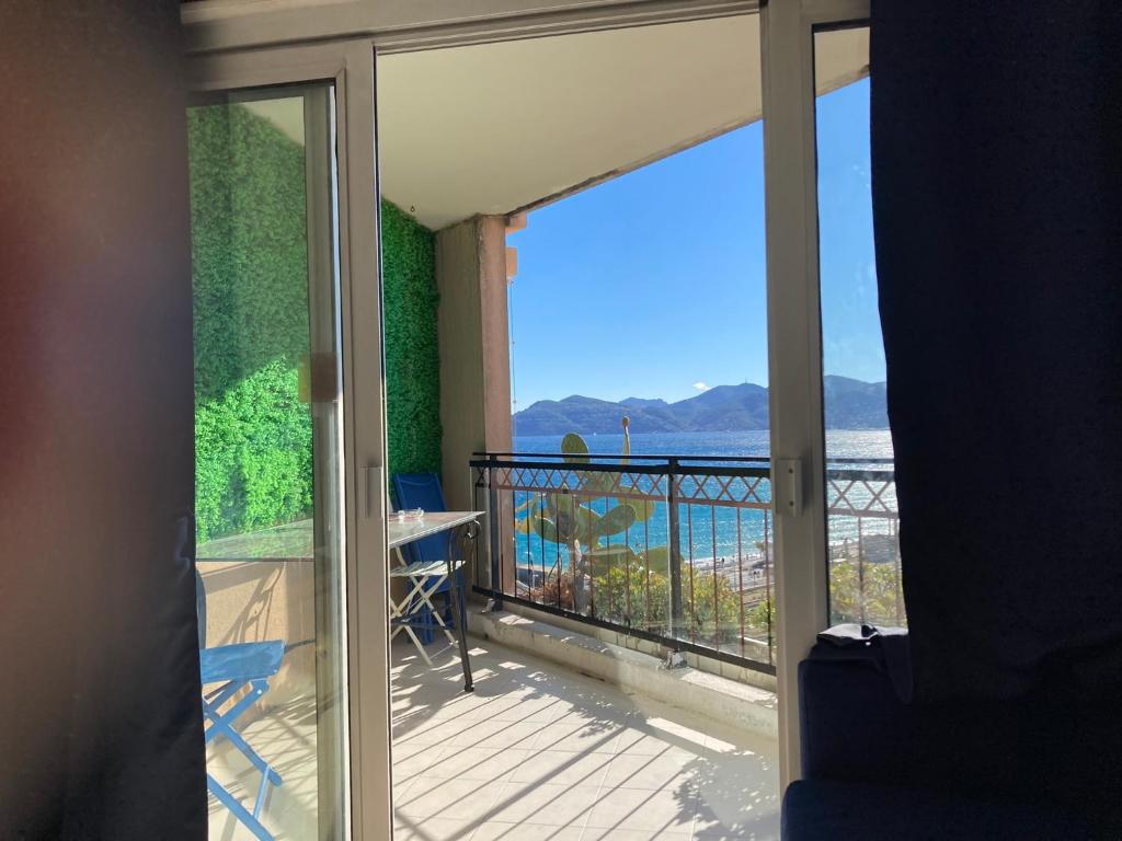 Appartement Appartement vue mer 11 Avenue Pierre Semard Boite aux lettres XI10 06150 Cannes