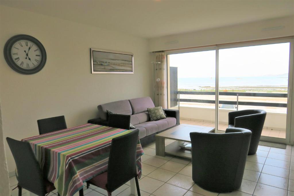 Appartement Appartement VUE MER avec terrasse et WIFI à PERROS-GUIREC - Réf 828 12 rue Ernest Renan 22700 Perros-Guirec