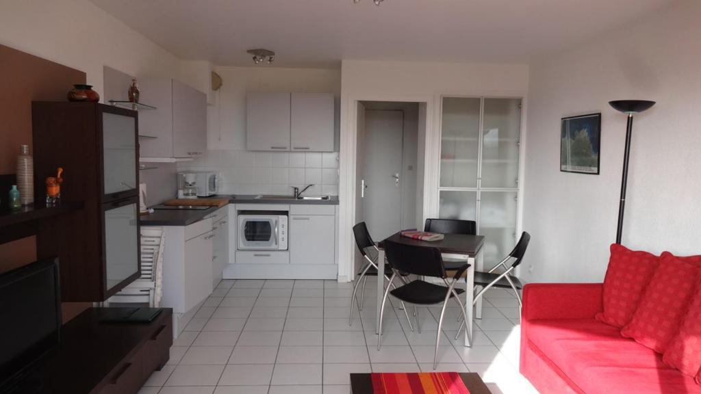 Appartement Appartement VUE MER avec terrasse-jardinet à PERROS-GUIREC - Réf 825 12 rue Ernest Renan 22700 Perros-Guirec