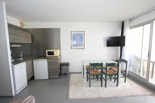 appartement vue mer dans residence avec piscine