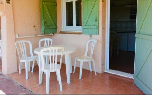 Appartement Vue mer Golf de St Tropez avec piscine 4 personnes