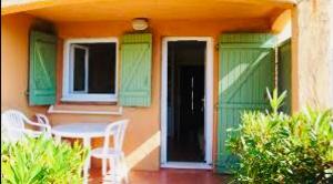 Appartement Vue mer Golf de St Tropez avec piscine 4 personnes
