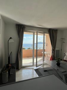 Appartement vue mer imprenable à 80m de la plage