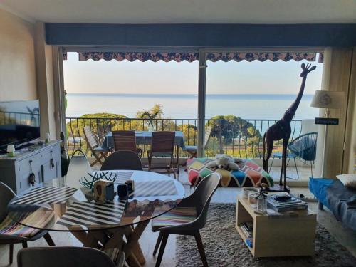 Appartement vue mer panoramique, plage 150m, parking, clim
