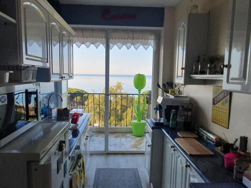 Appartement vue mer panoramique, plage 150m, parking, clim