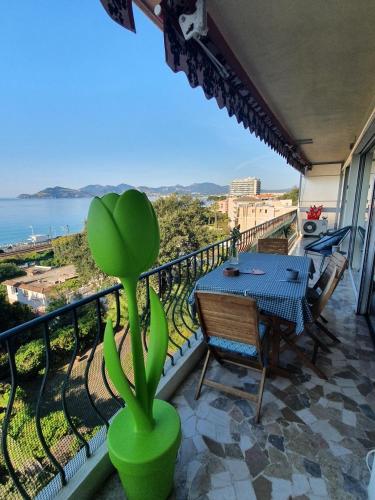 Appartement vue mer panoramique, plage 150m, parking, clim