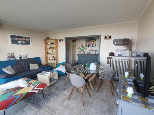 Appartement vue mer panoramique, plage 150M, terrasse, parking privé, clim