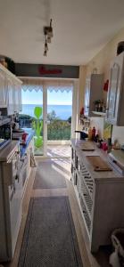 Appartement vue mer panoramique, plage 150M, terrasse, parking privé, clim