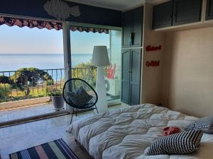 Appartement vue mer panoramique, plage 150M, terrasse, parking privé, clim
