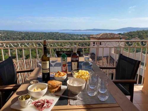 Appartement vue mer sur St Tropez - piscine