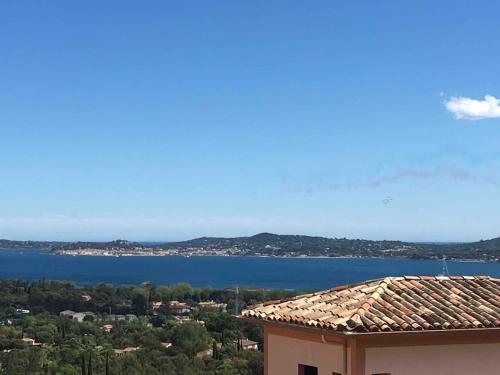 Appartement vue mer sur St Tropez - piscine