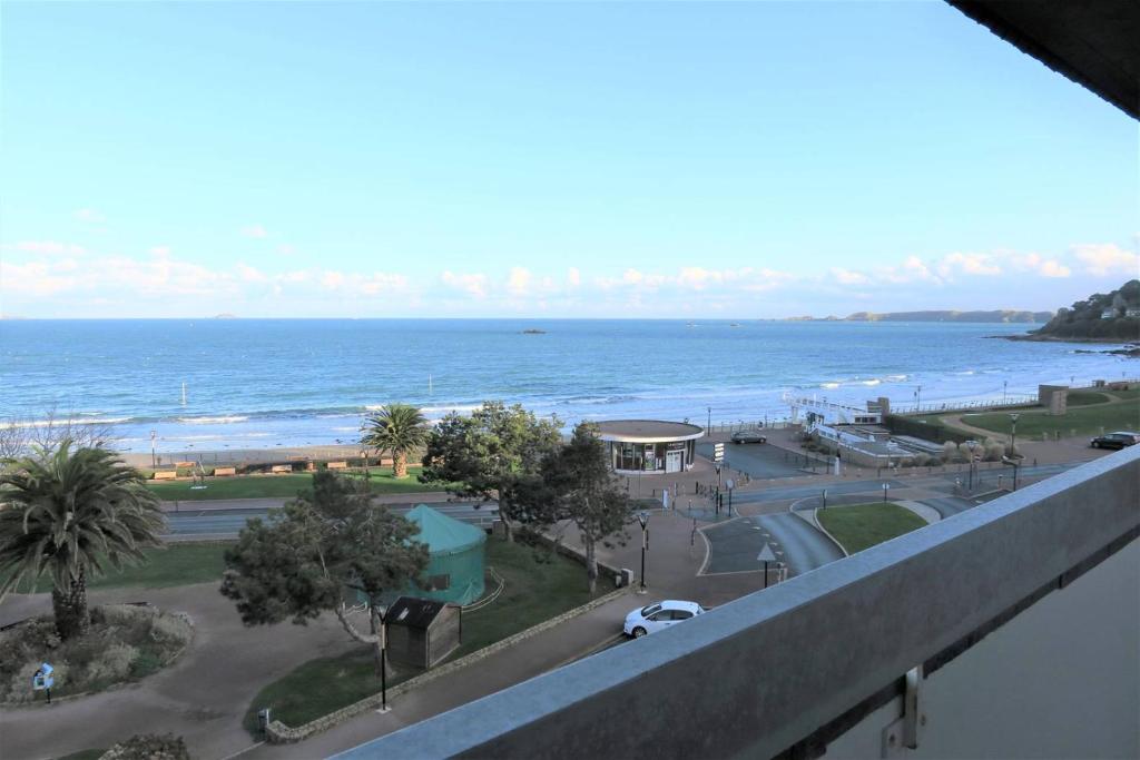 Appartement Appartement VUE PANORAMIQUE MER plage de Trestraou à PERROS-GUIREC - Réf 911 23 boulevard Thalassa 22700 Perros-Guirec