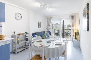 Appartement vue sur le port avec piscine commune