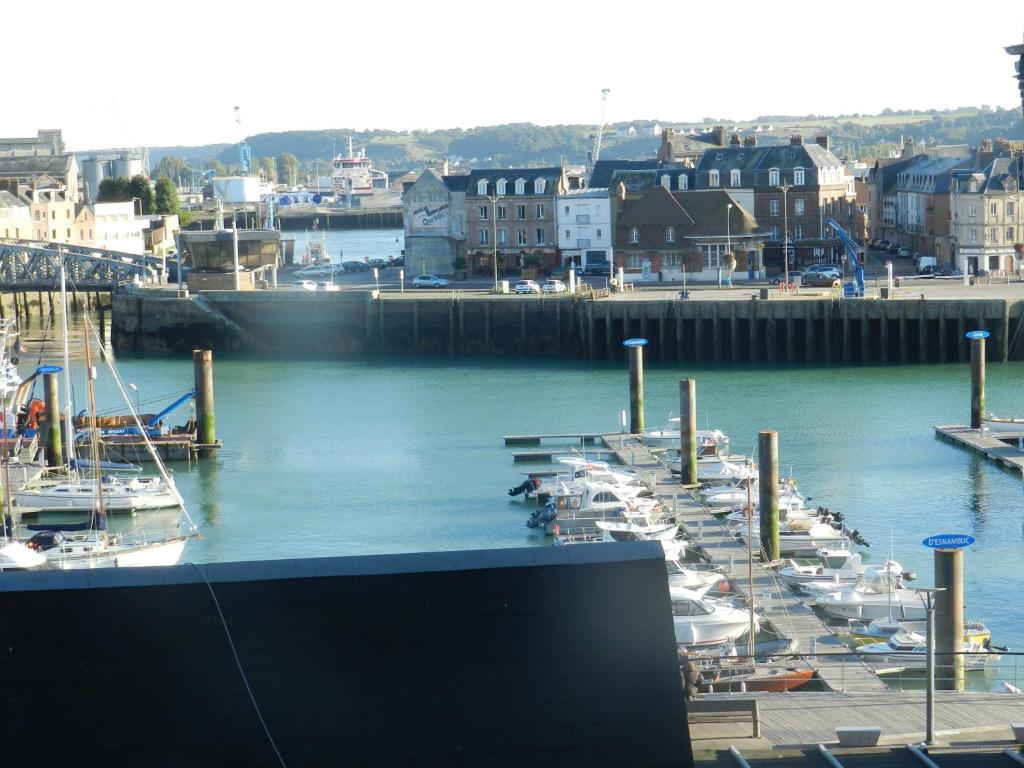 Appartement vue sur le port de Dieppe 4 ème étage sans ascenseur 111 Quai Henri IV, 76200 Dieppe