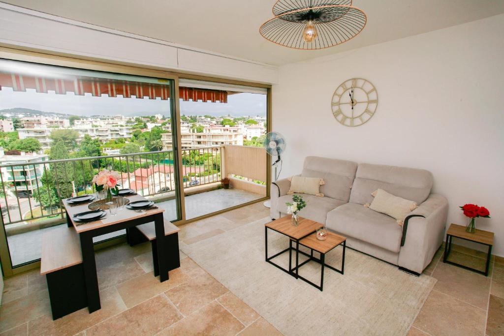 Appartement vue sur mer 34m2 Piscine Tennis 35 Chemin de la Colle, 06160 Antibes