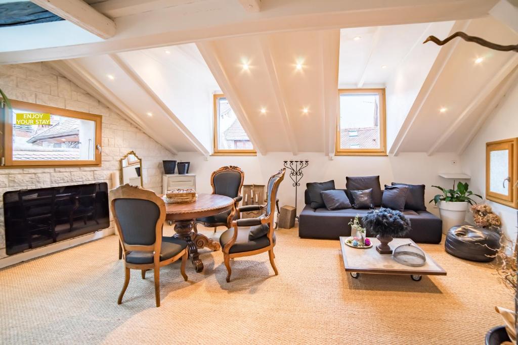 Appartements atypiques centre ville Annecy 6 Rue Filaterie, 74000 Annecy