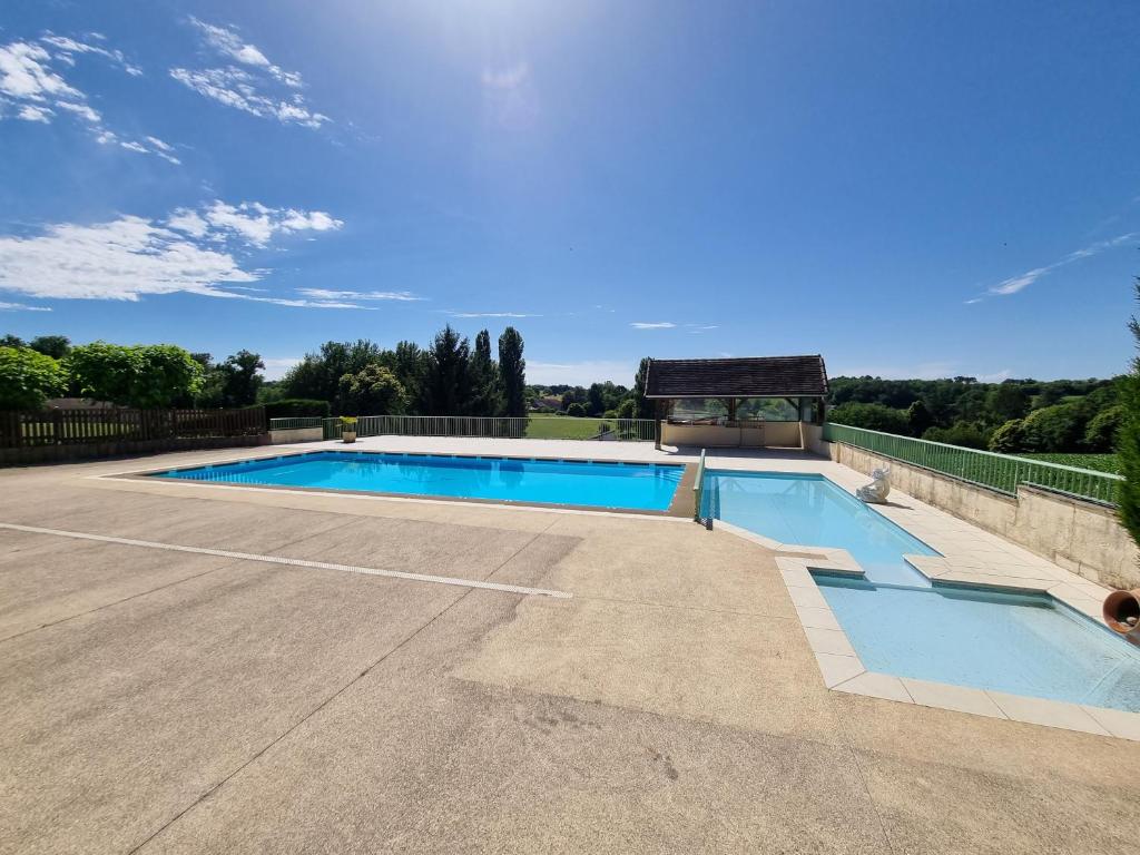 Appartemment avec jardin non clos - Saint Génies - 4 pers - Piscine La mérélie, 24590 Le Calet