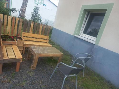 Apprt cosy 2 pers. Avec poele et propriete grillagee securisee