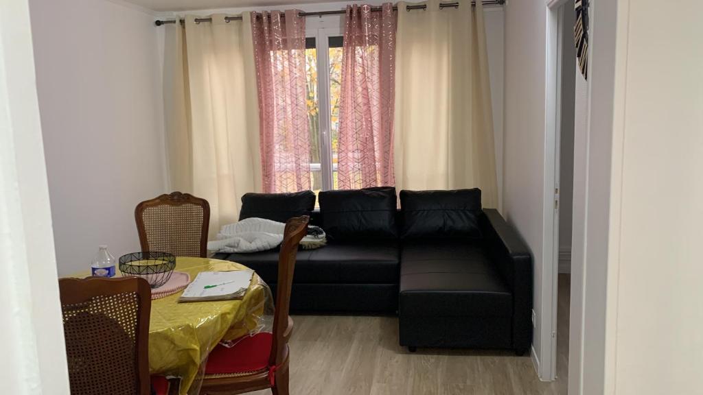 Appartement Apprtement F4 à proximité de la Gare sncf D'Evreux 15 Rue Pierre Semard 27000 Évreux