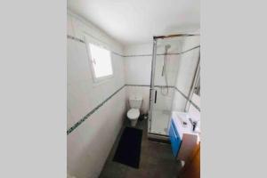 appt 2 chambres calme,clim, plage et gare proche pkg