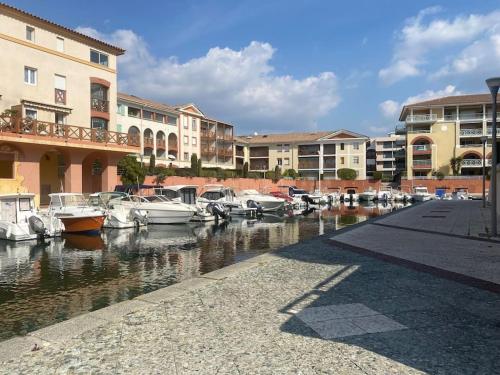 Appt 2 pièces Port Fréjus - méga terrasse + garage