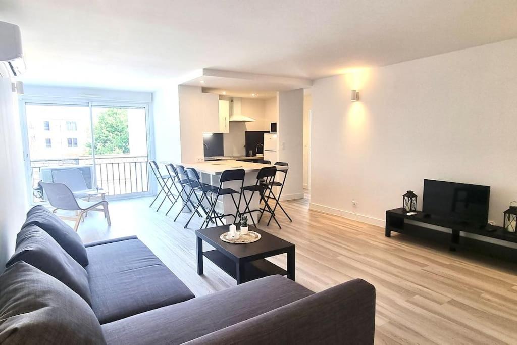 Appartement Appt 8 pers. rénové et climatisé / parking / 2 kms mer 10 Rue Victor Antherieu 34110 Frontignan