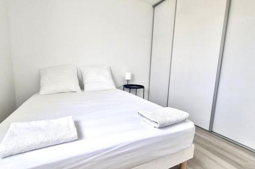 Appt 8 pers. rénové et climatisé / parking / 2 kms mer
