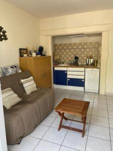 Appt avec parking, clim, wifi à 50 m de la plage
