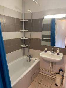 Appartement Appt briancon 4 pers au pied des remontés mécaniques le relais de la guisane 16 Avenue René Froger 05100 Briançon Provence-Alpes-Côte d\'Azur