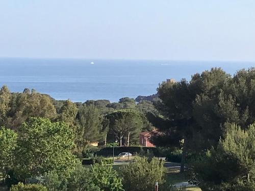 Appt Cap Esterel hameau, belle vue mer, piscine