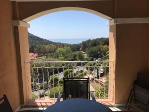 Appt Cap Esterel hameau, belle vue mer, piscine