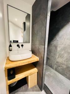 Appt Design With Balcony In Saint Chaffrey