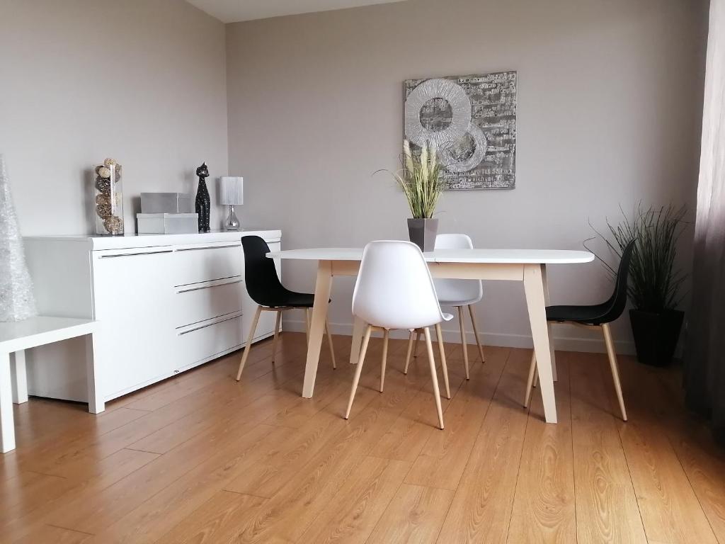 Appartement Appt ENTIER proche *CENTRE VILLE *GARE 7 Avenue du Général Gallieni 10300 Sainte-Savine