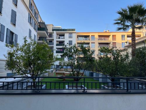 APPT HYERES CASINO 2CH 2 TERRASSES PARKING